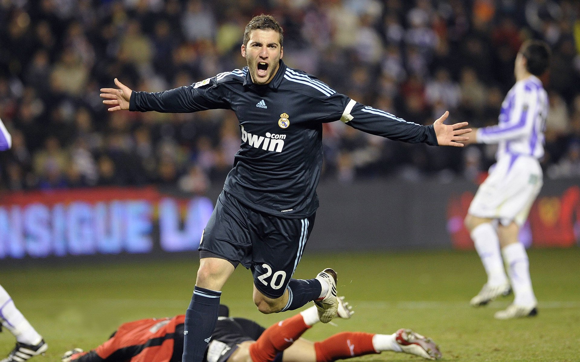 意甲激情闪耀：速度、技术、智慧兼备！，意甲集锦