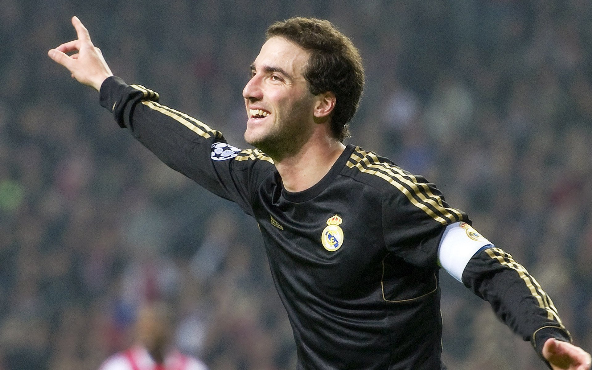 九游娱乐官方平台-几内亚足球运动员在非洲赛场表现出色，几内亚足球排名